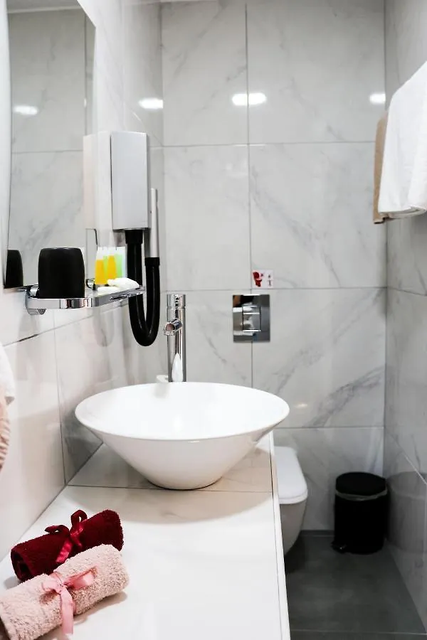 9 Muses Hotel Larnaca Kıbrıs